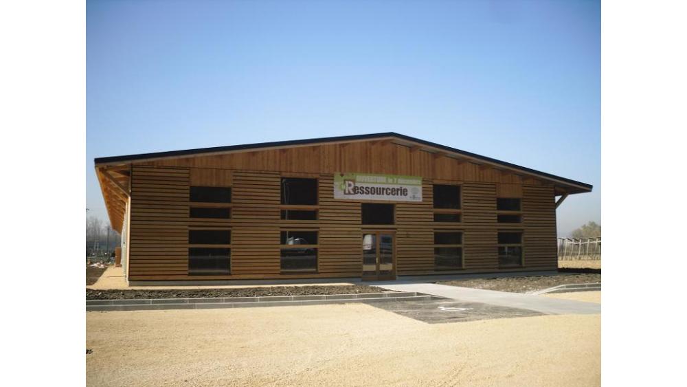 ressourcerie-labuisse-exterieur-60e66aba4cefc725048719.jpg
